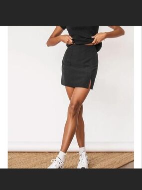 Boutique 1861 ( dailystory ) Black High-Waist Mini Skirt with Side Slit